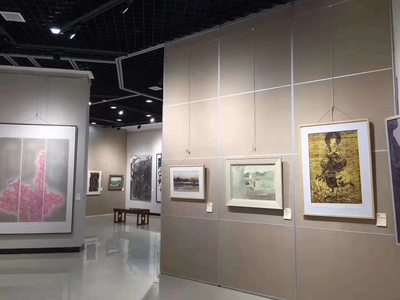 美術館活動展板設計生產廠家 價格、廠家選擇與隔斷美術設計解析